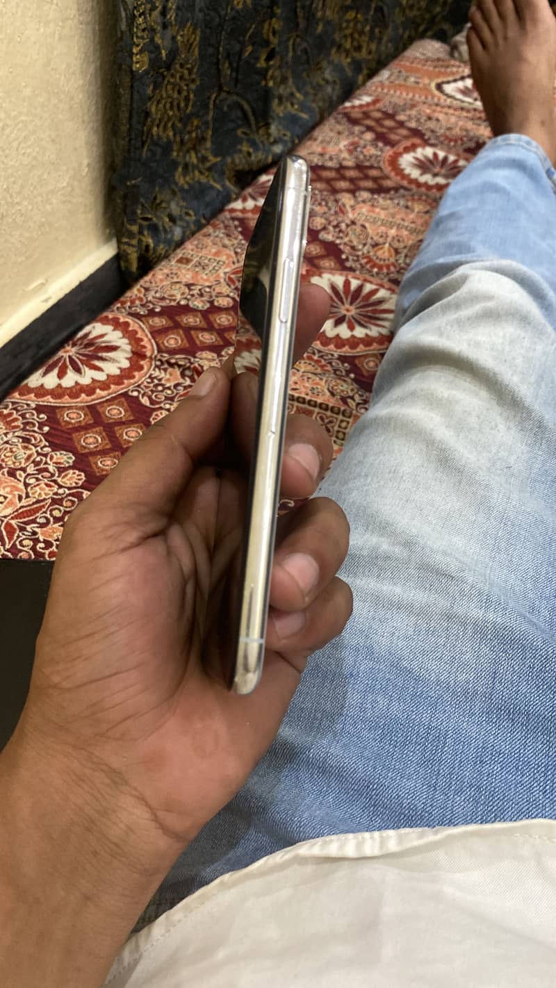 Apple iPhone X 5