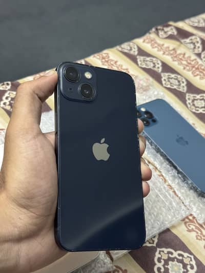 Apple iPhone 13