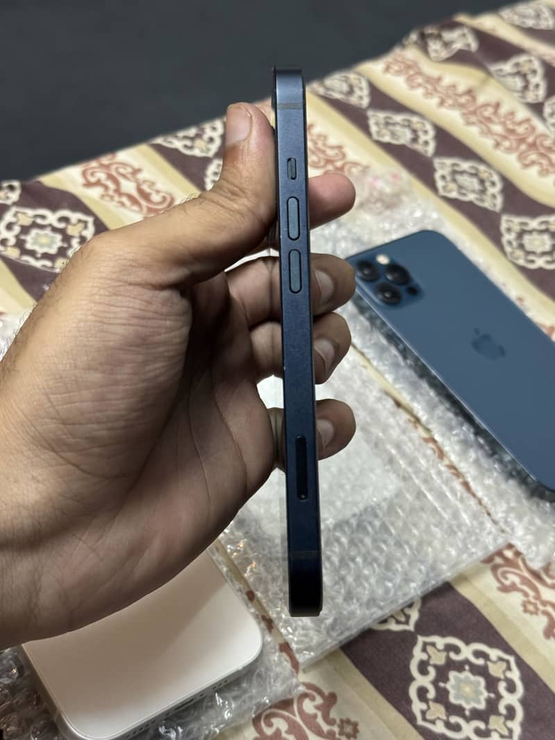 Apple iPhone 13 1