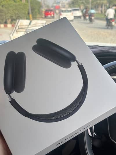 AirPods Max 2 Midnight colour