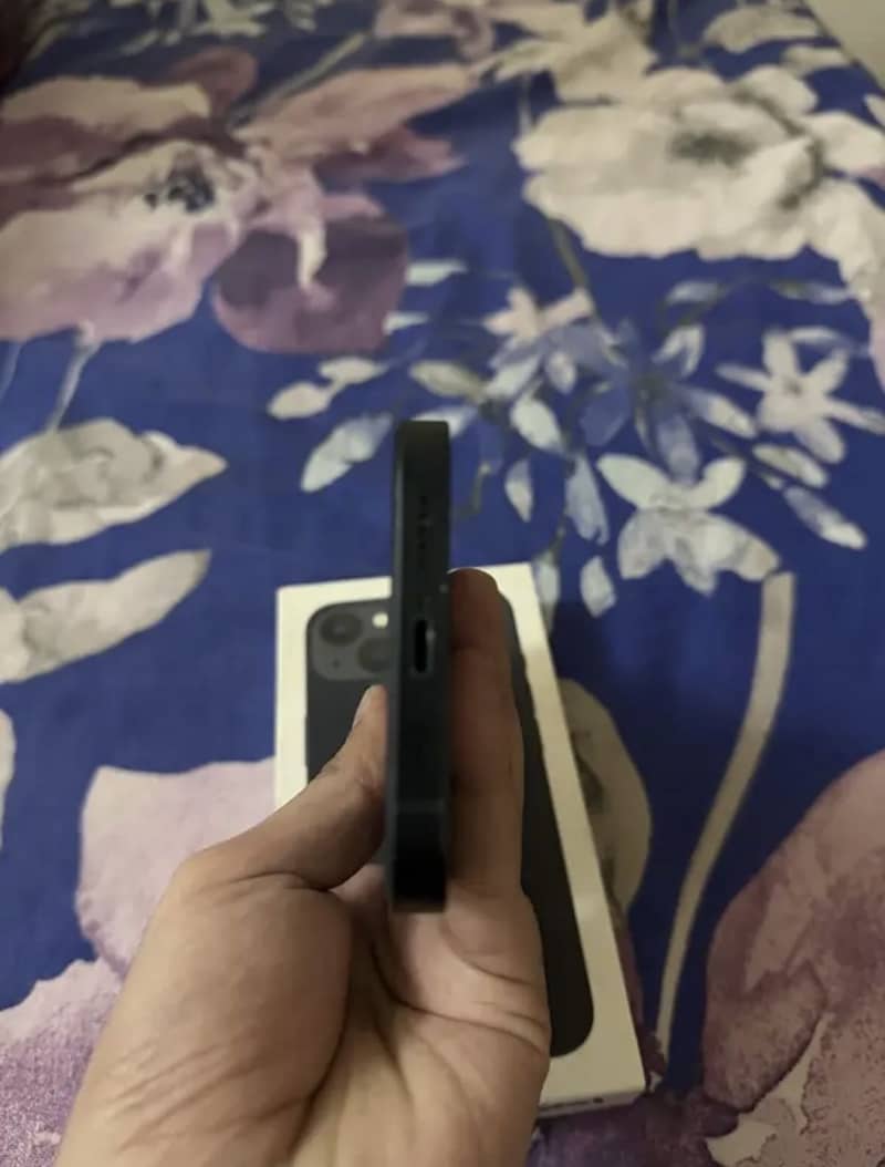 Apple iPhone 13 4