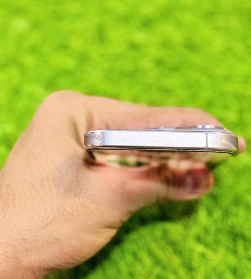 Apple iPhone 15 Pro 3