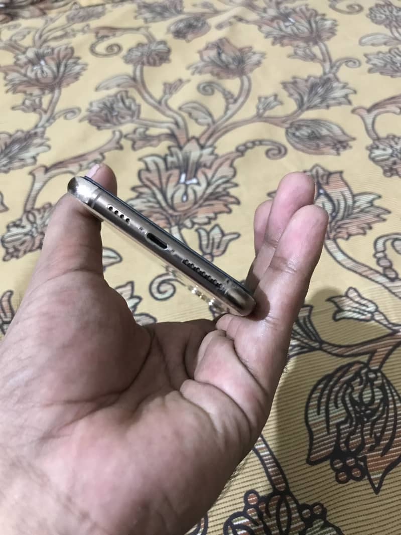 Apple iPhone 11 Pro Max 1