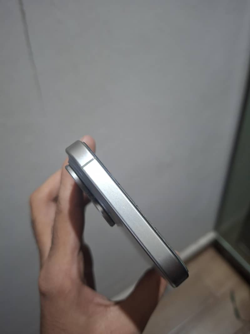 Apple iPhone 15 Pro Max 3