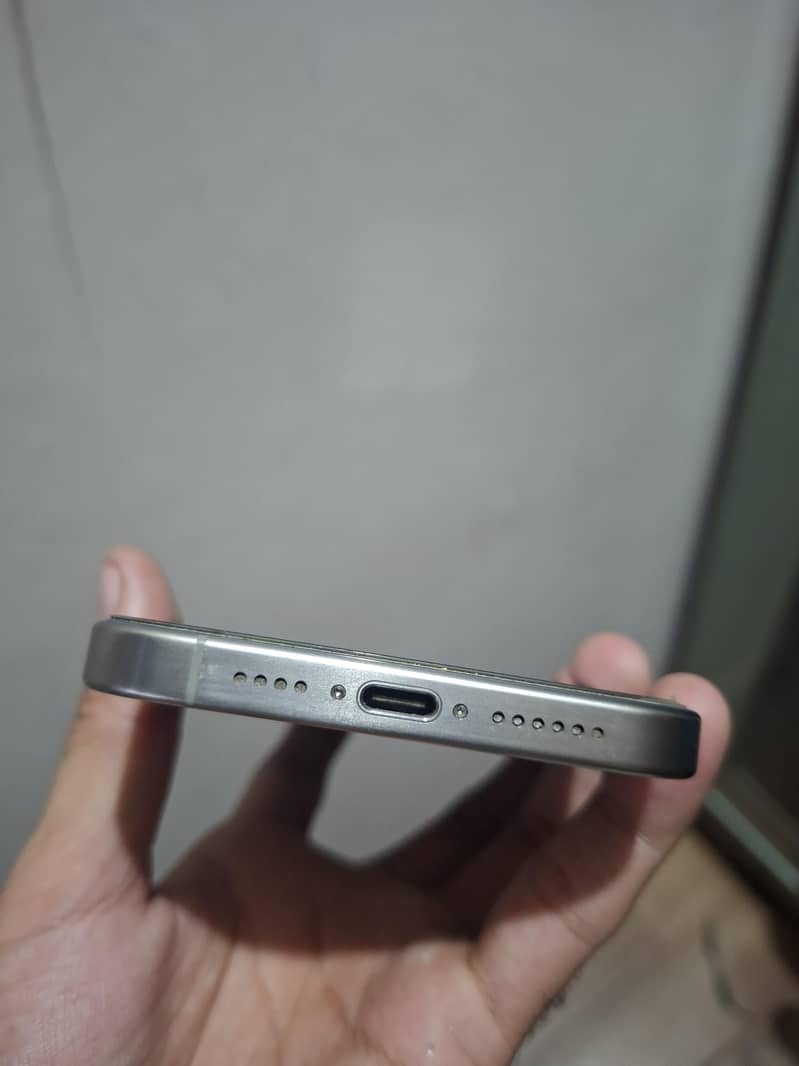 Apple iPhone 15 Pro Max 4