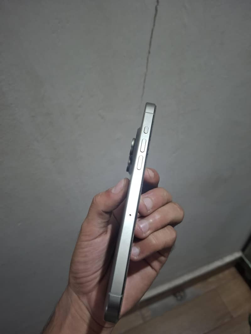 Apple iPhone 15 Pro Max 6