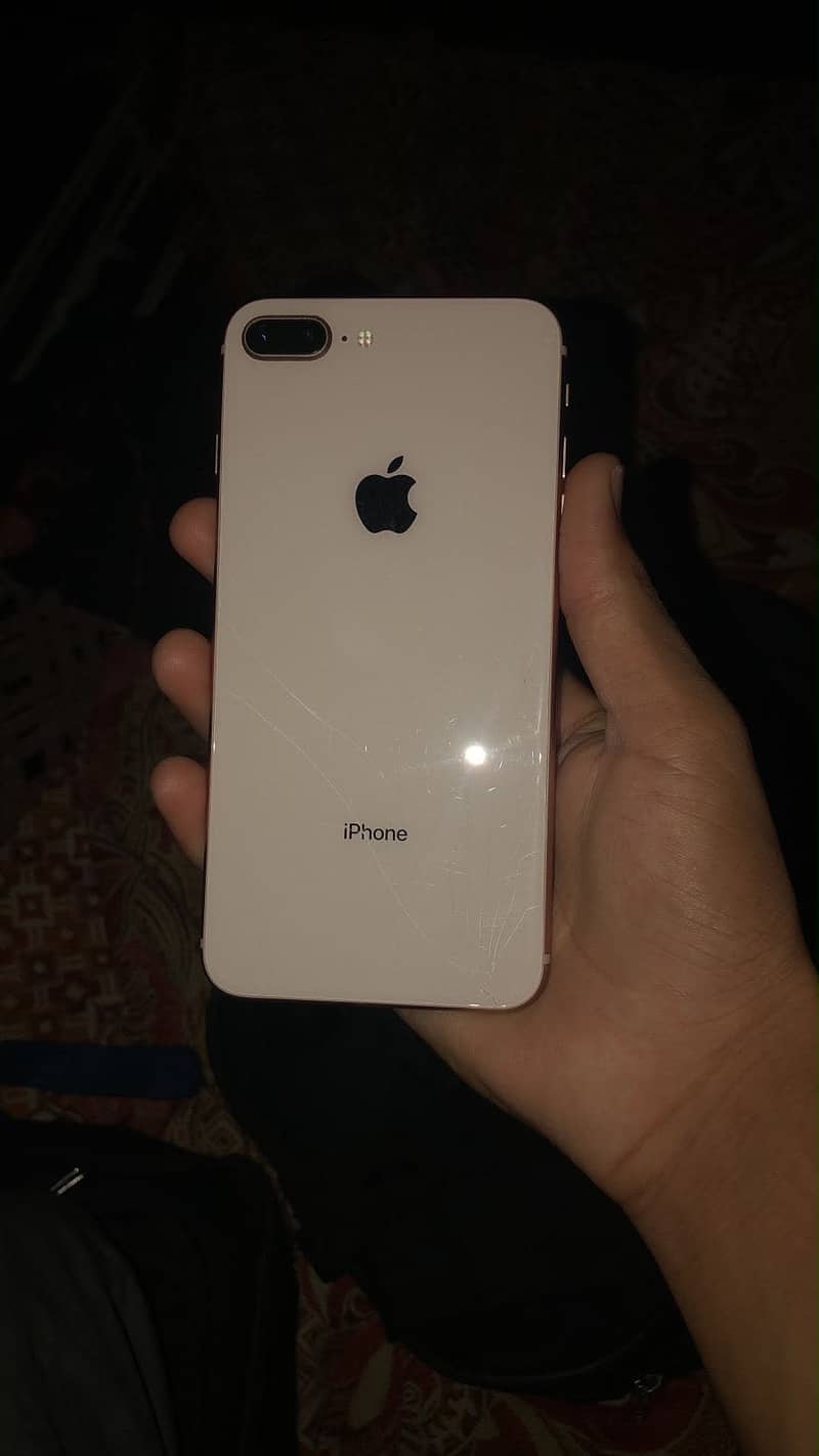 Apple iPhone 8 Plus 0