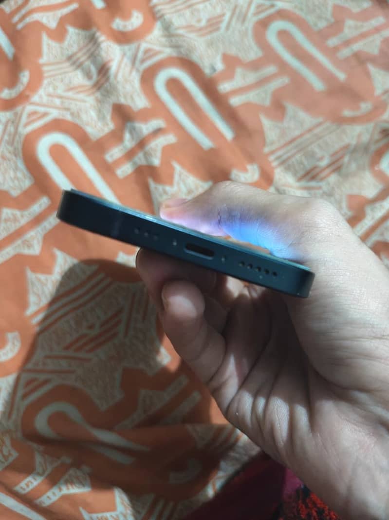 Apple iPhone 13 1