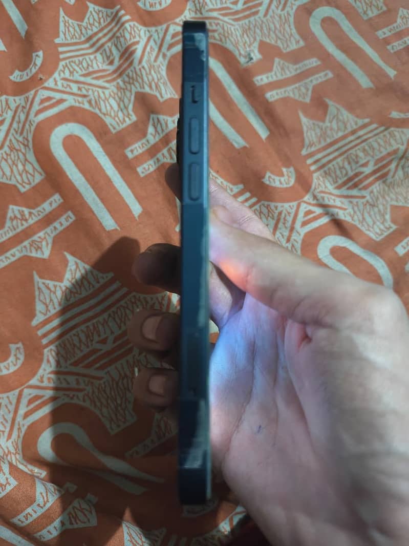 Apple iPhone 13 3