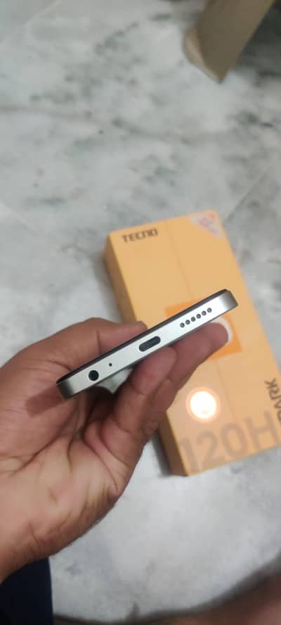 Tecno Spark Go 1