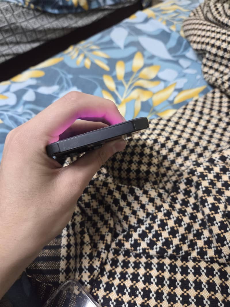Apple iPhone 14 Pro Max 4