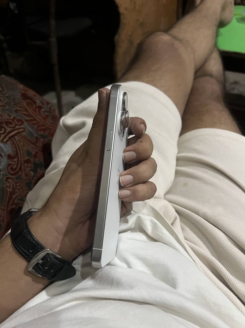 Apple iPhone 15 Pro Max 1