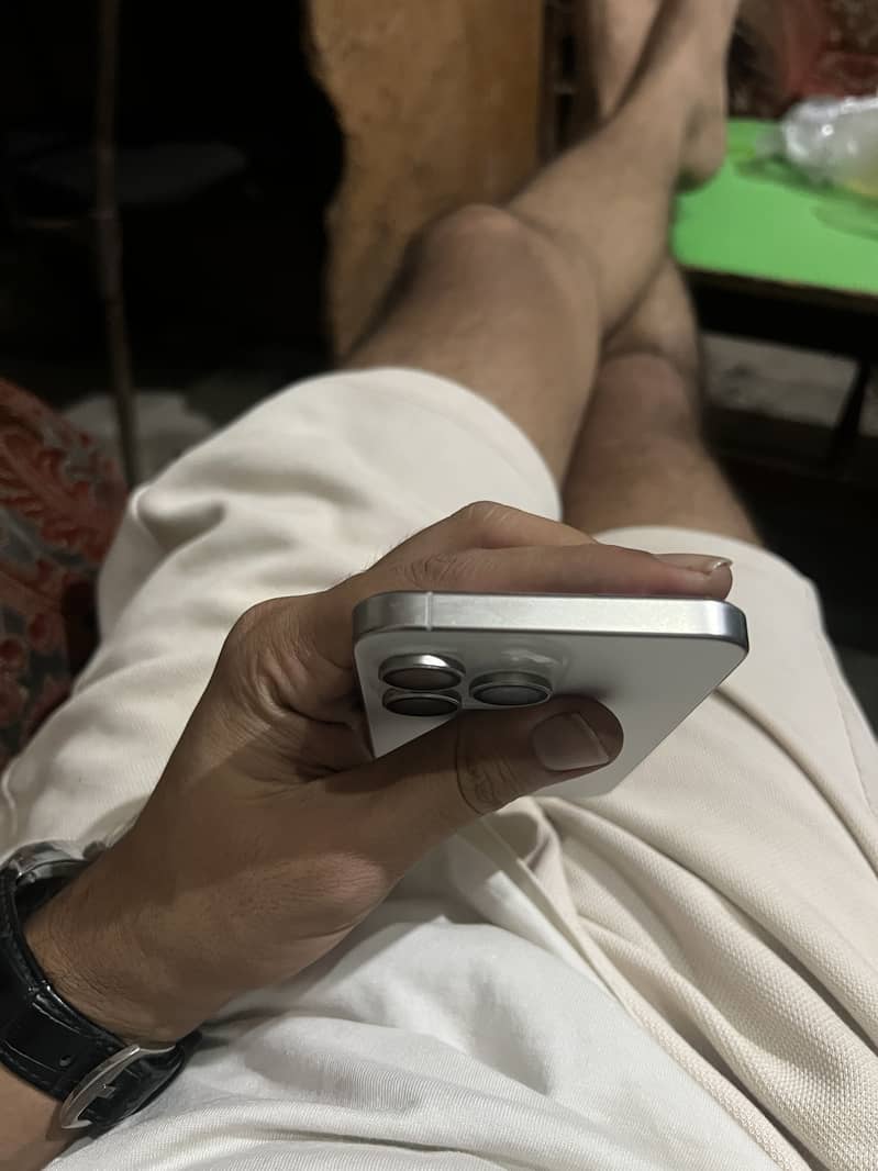 Apple iPhone 15 Pro Max 3