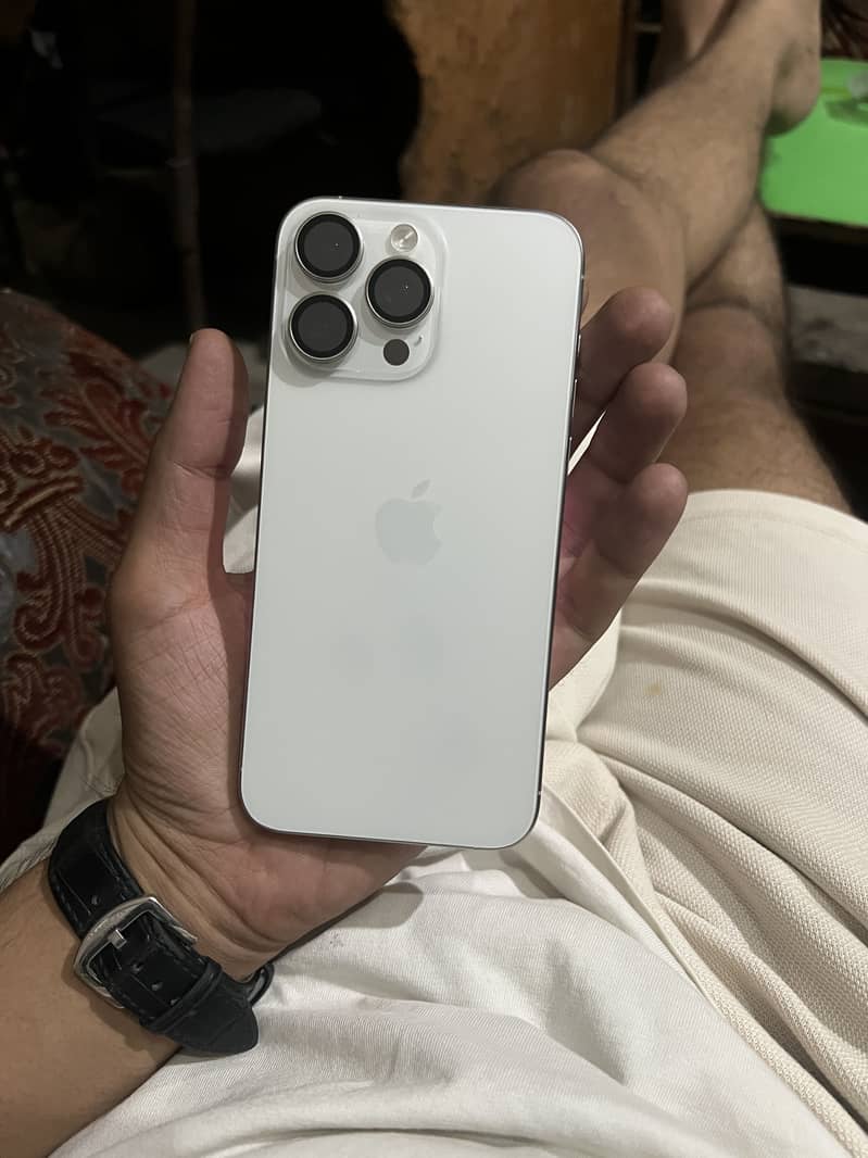 Apple iPhone 15 Pro Max 5