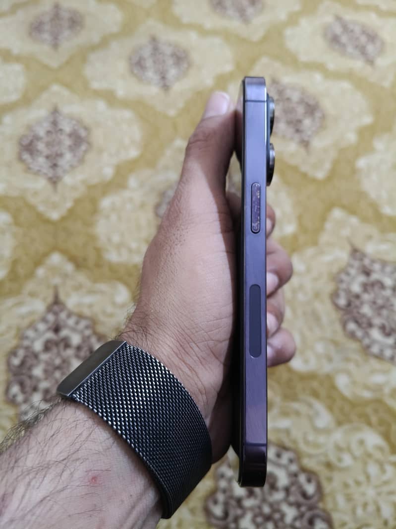 Apple iPhone 14 Pro 1