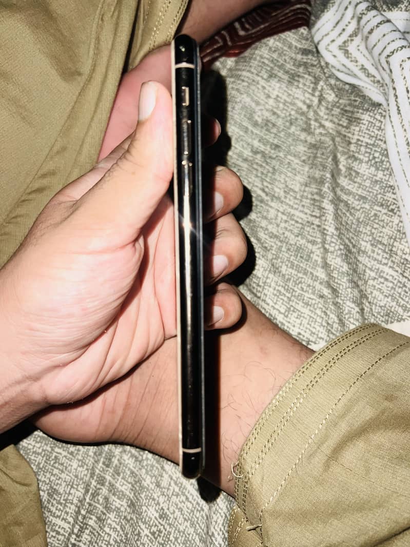 Apple iPhone 11 Pro Max 2