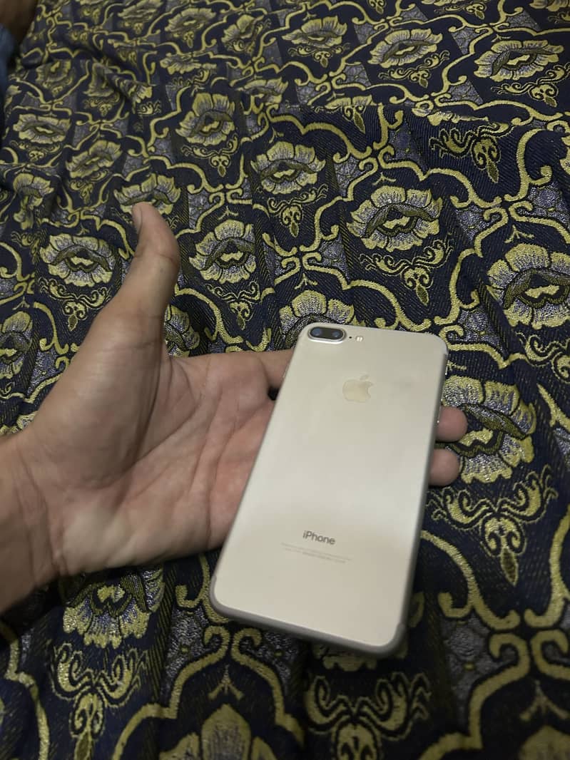Apple iPhone 7 Plus 0