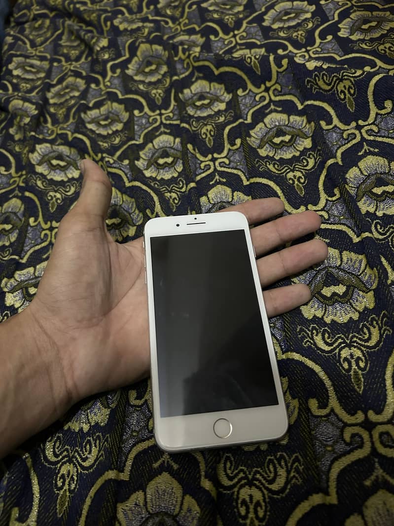 Apple iPhone 7 Plus 1