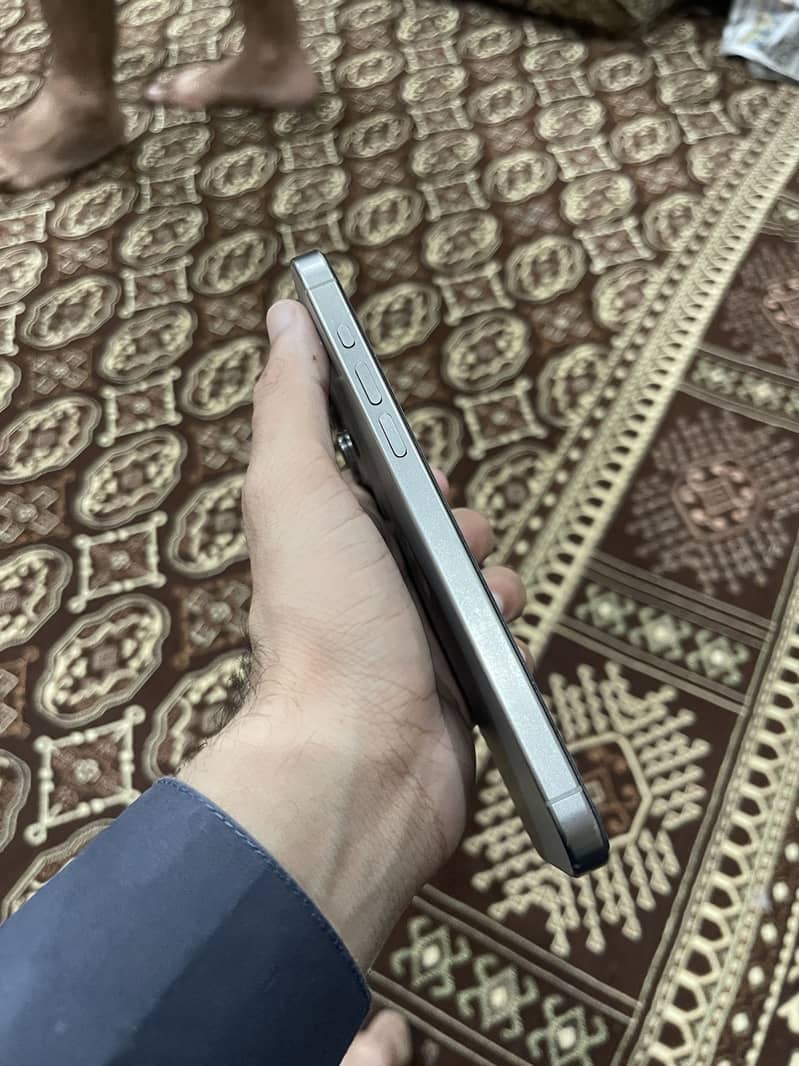 Apple iPhone 15 Pro Max 2