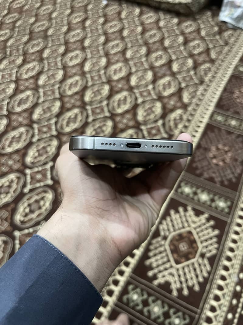 Apple iPhone 15 Pro Max 3