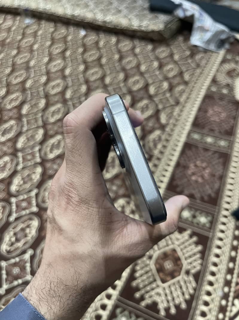 Apple iPhone 15 Pro Max 5