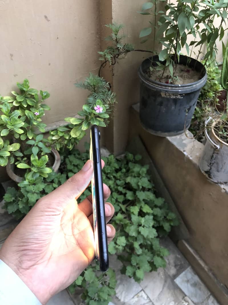Apple iPhone XR 1