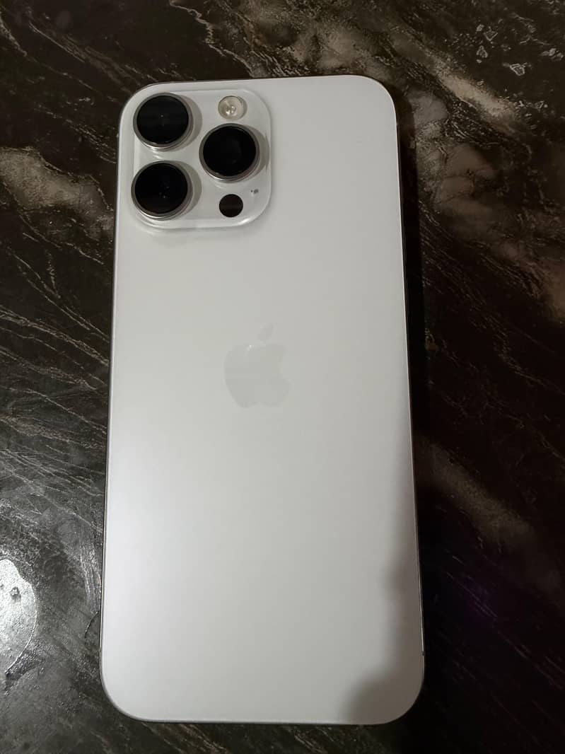 Apple iPhone 16 Pro Max 2