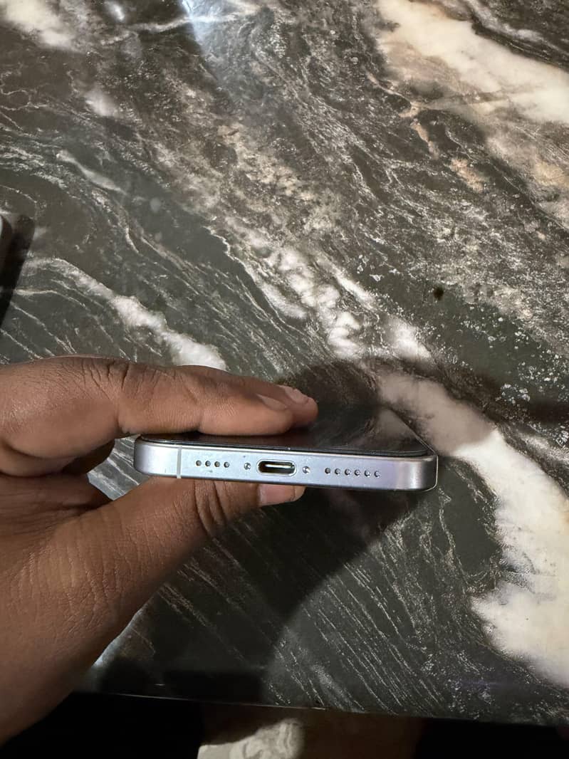 Apple iPhone 16 Pro Max 4