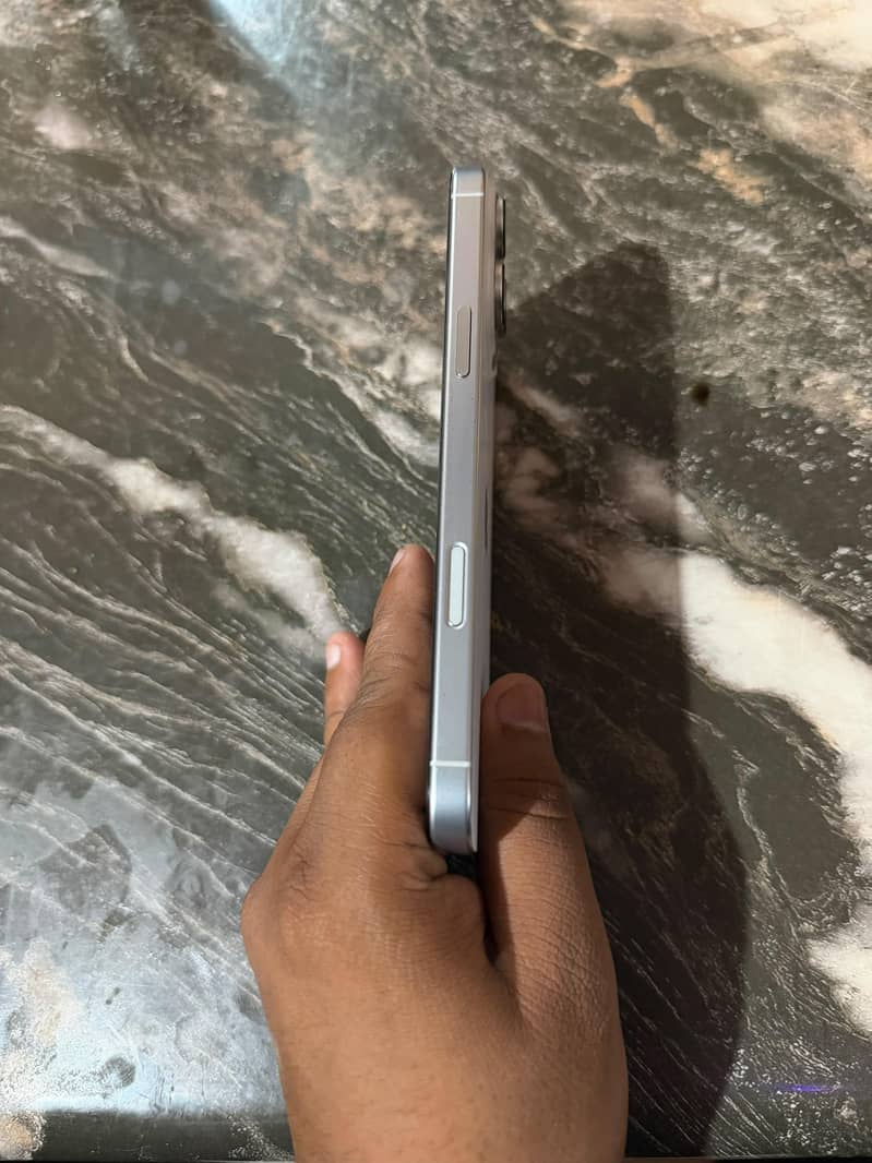 Apple iPhone 16 Pro Max 5