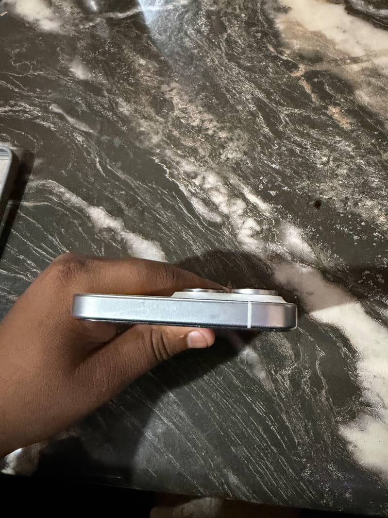 Apple iPhone 16 Pro Max 8