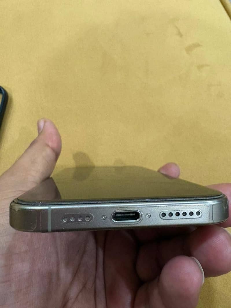 Apple iPhone 16 Pro Max 2