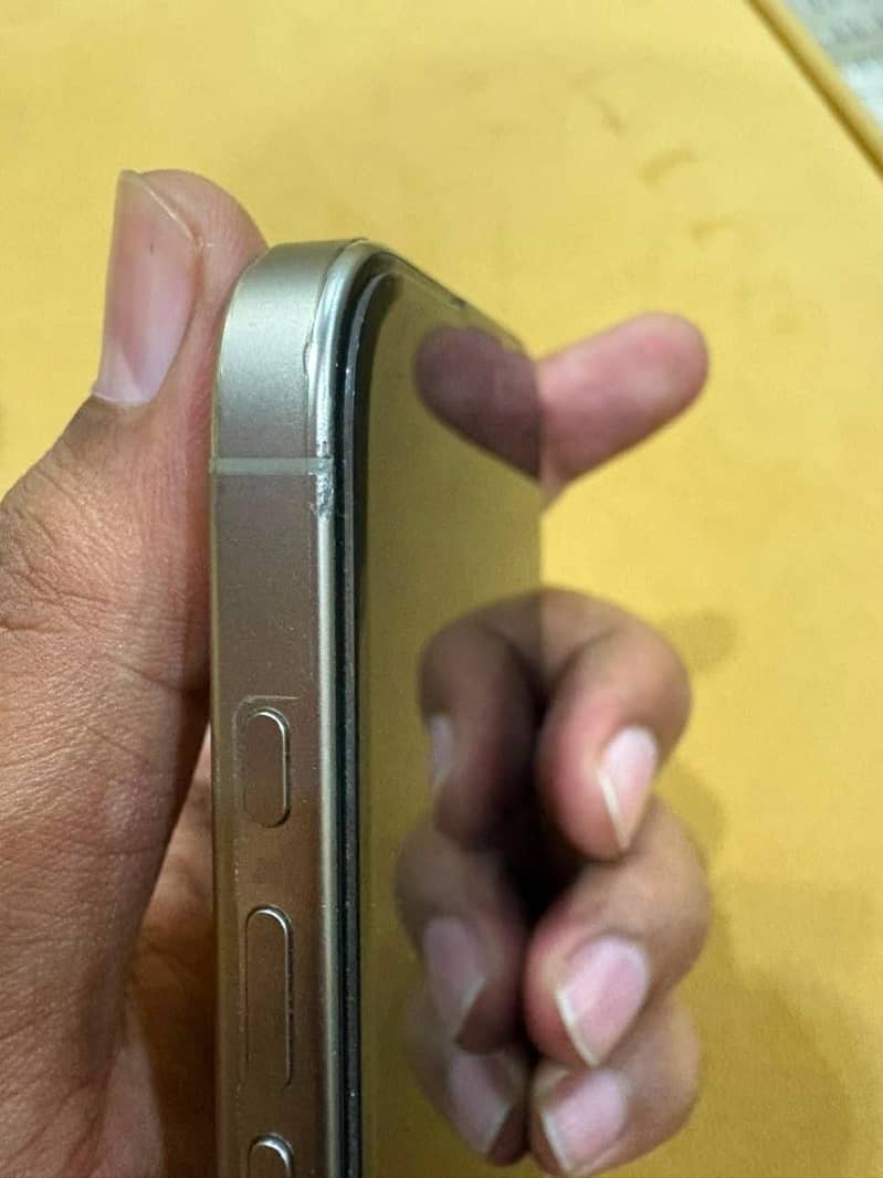 Apple iPhone 16 Pro Max 3