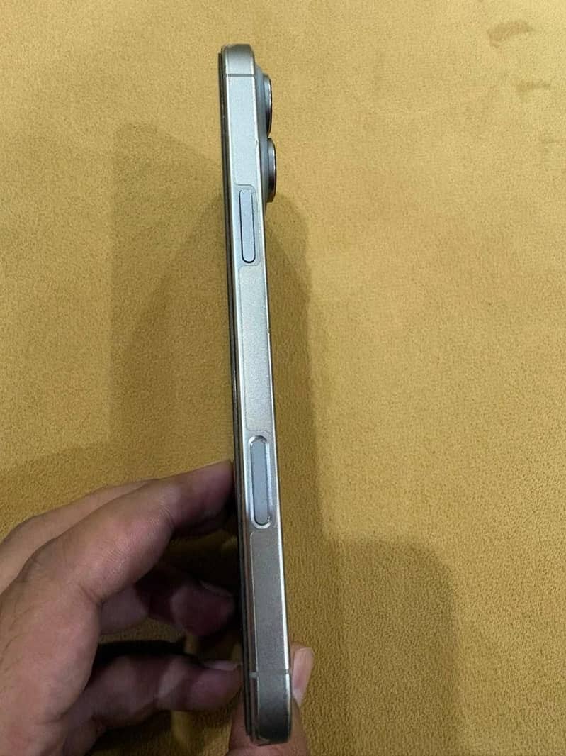 Apple iPhone 16 Pro Max 6