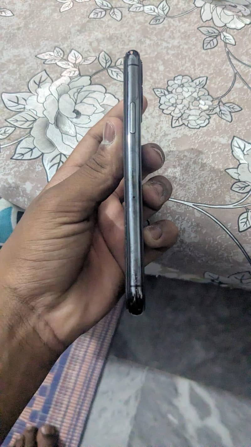 Apple iPhone 11 Pro 2