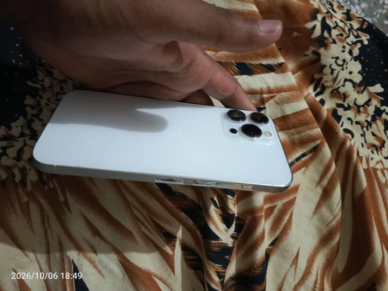 Apple iPhone 13 Pro Max 2