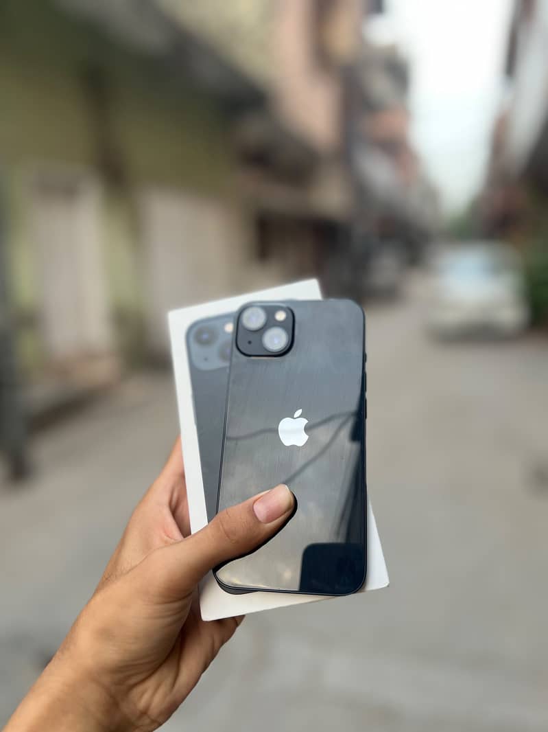 Apple iPhone 13 jv 0