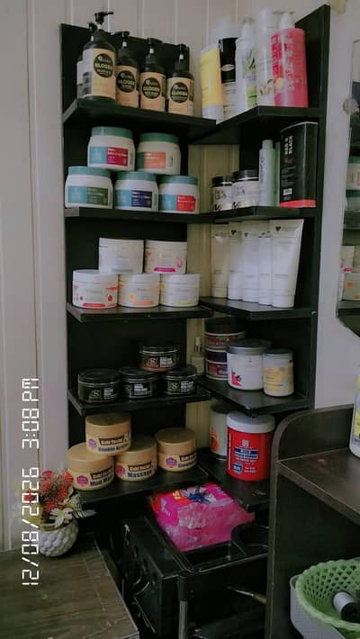 I want to sale my whole salon setup