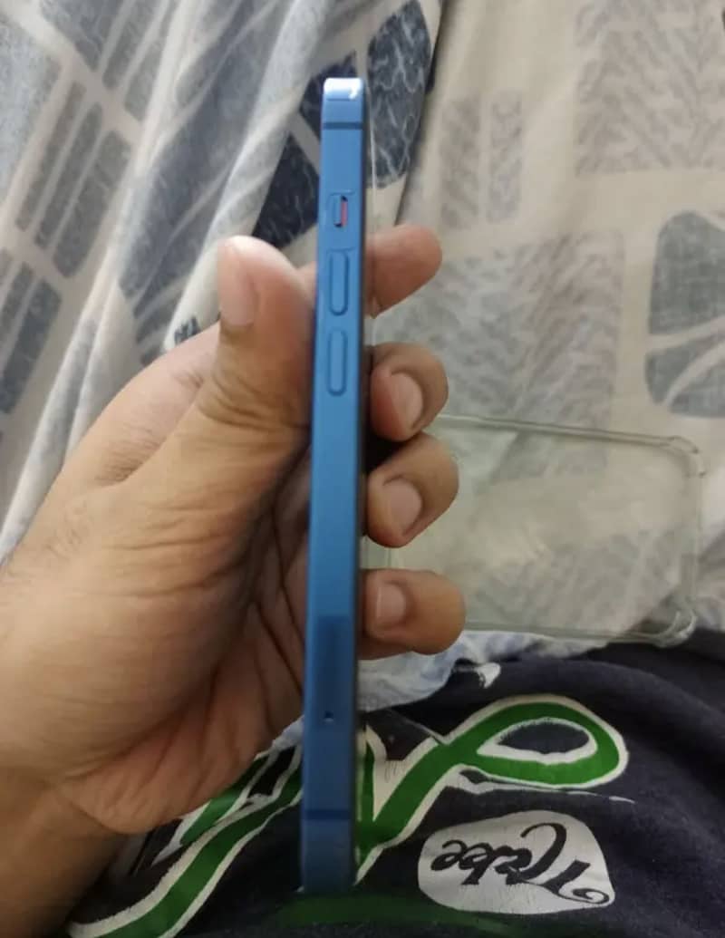 Apple iPhone 13 2