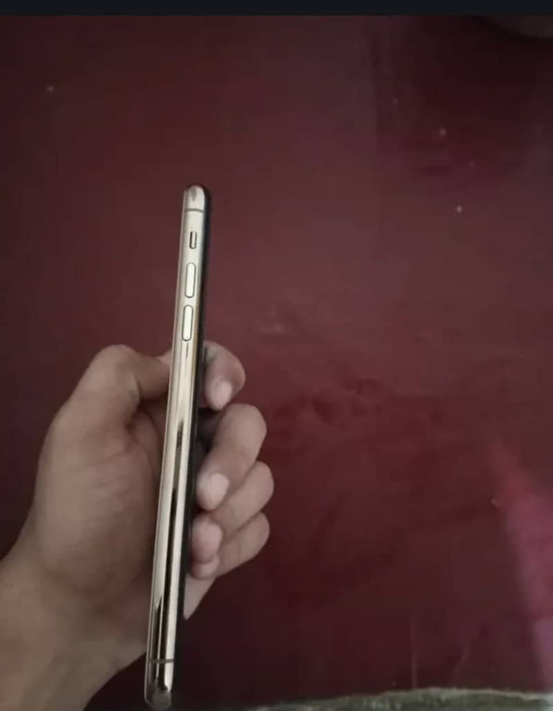 Apple iPhone 11 Pro Max 1