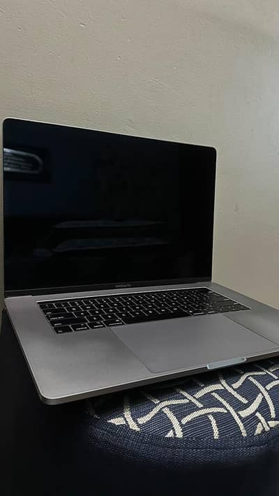 MacBook Pro 16" 2019 / Core i9 / 16GB RAM / 500gb SSD / 4gb Card