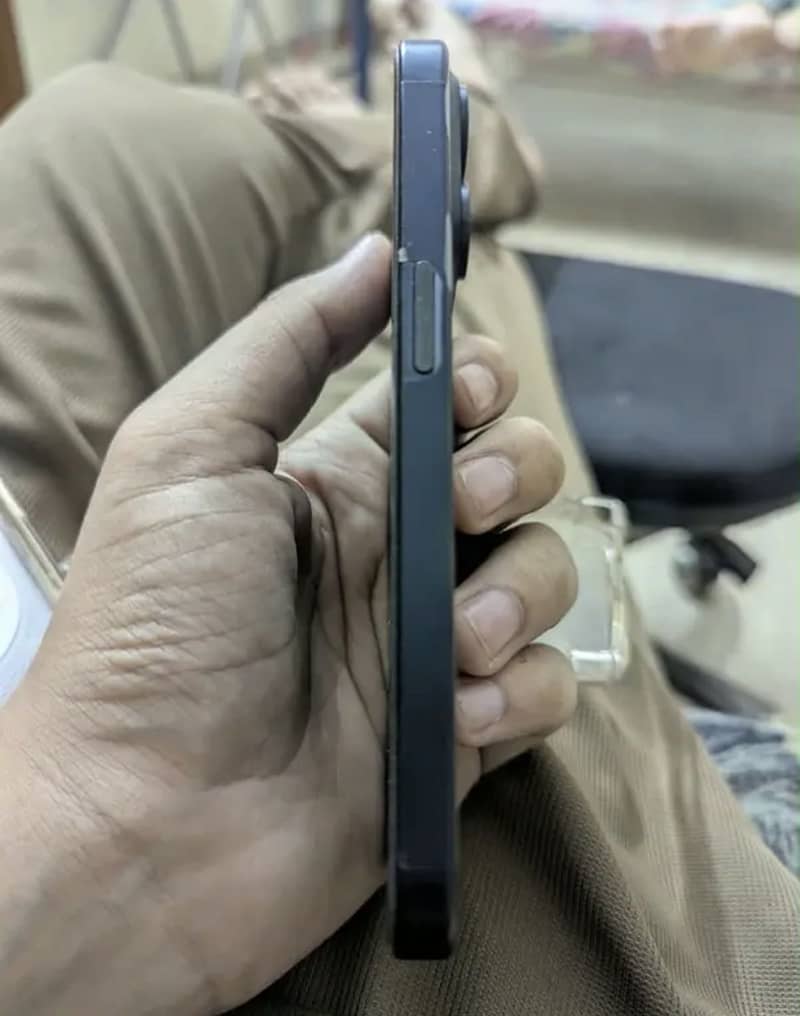 Apple iPhone 15 pro 2