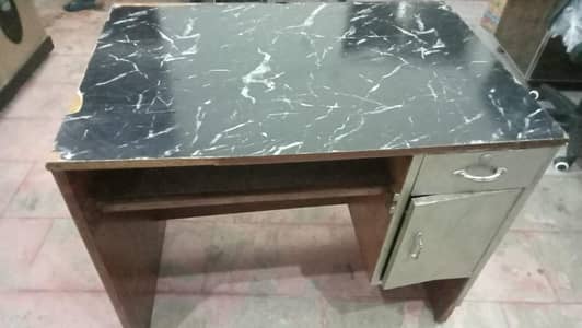 Computer table
