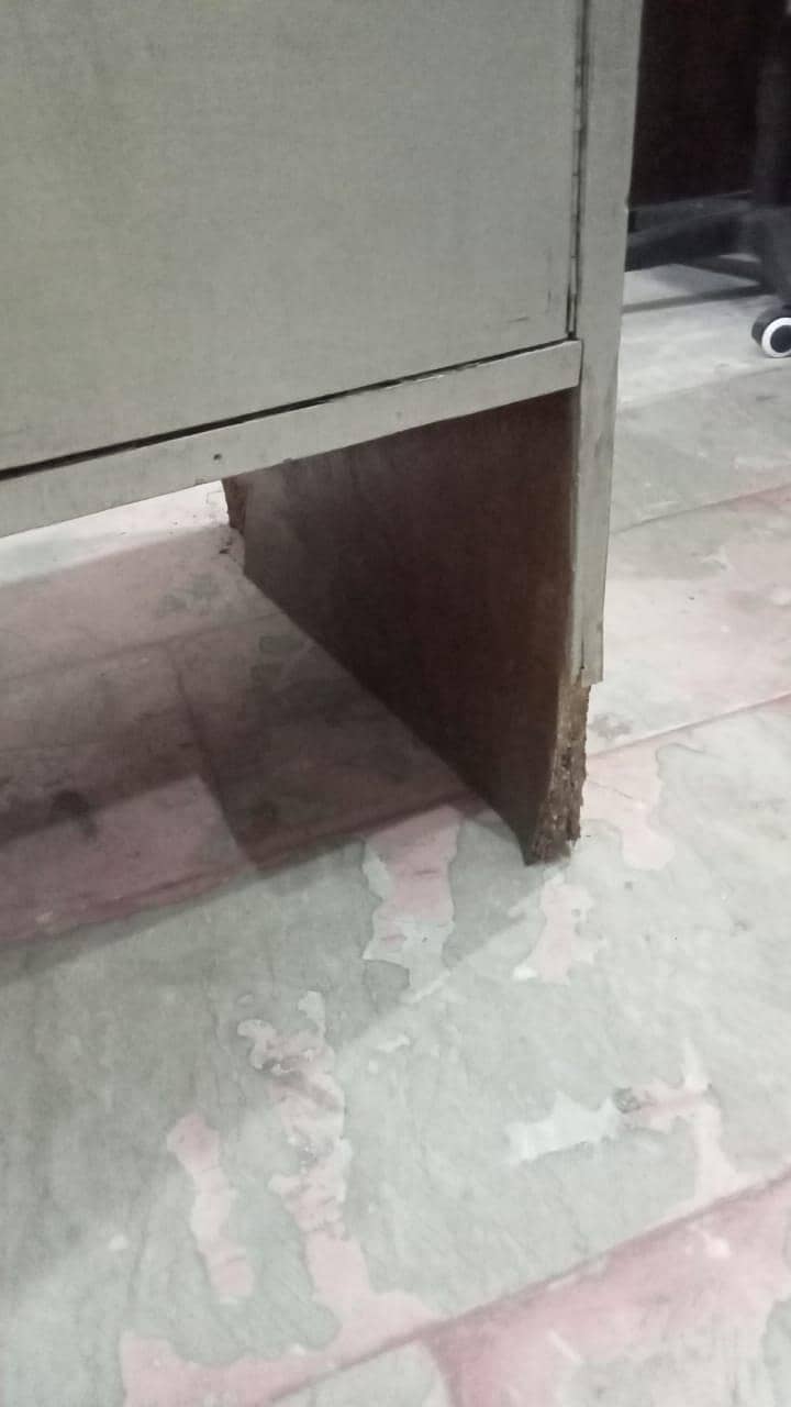 Computer table 3
