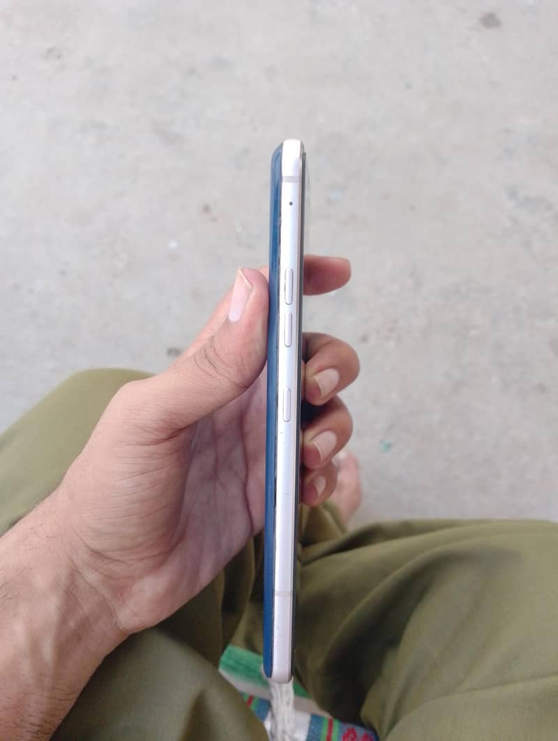 LG V60 1