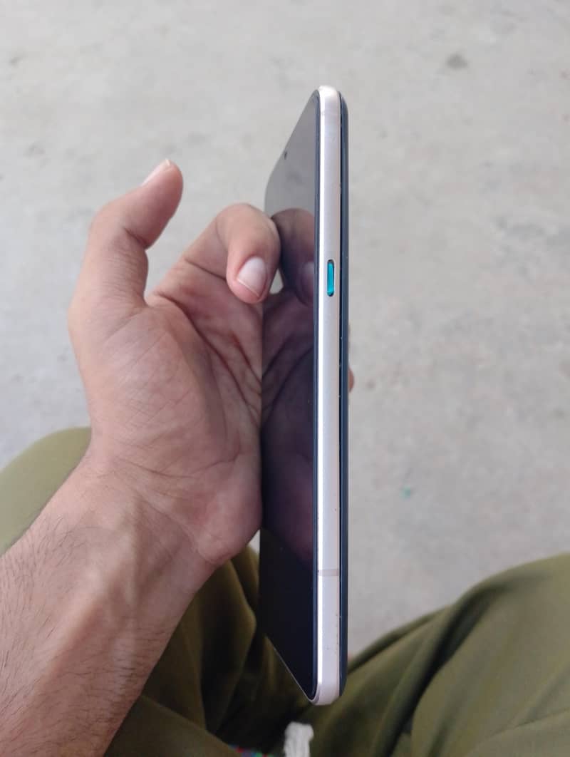 LG V60 2