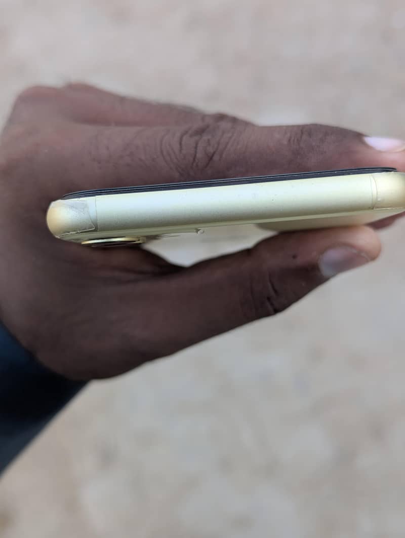 Apple iPhone 11 3