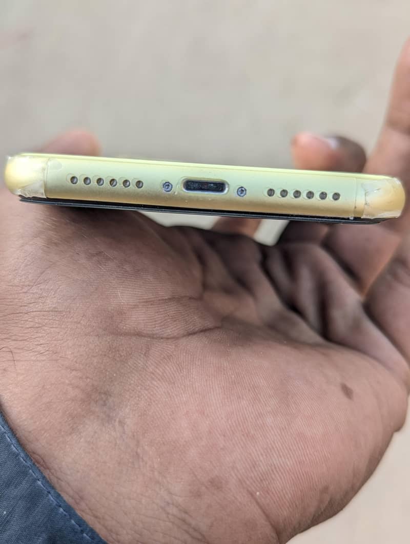 Apple iPhone 11 4