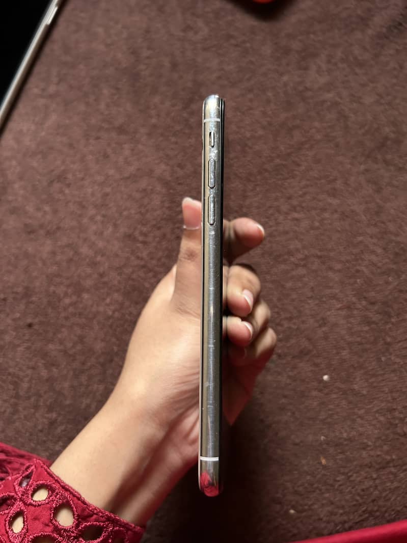 Apple iPhone XS 3