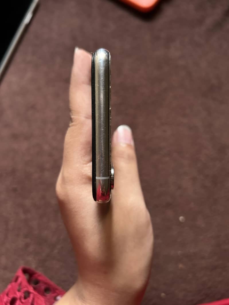 Apple iPhone XS 5
