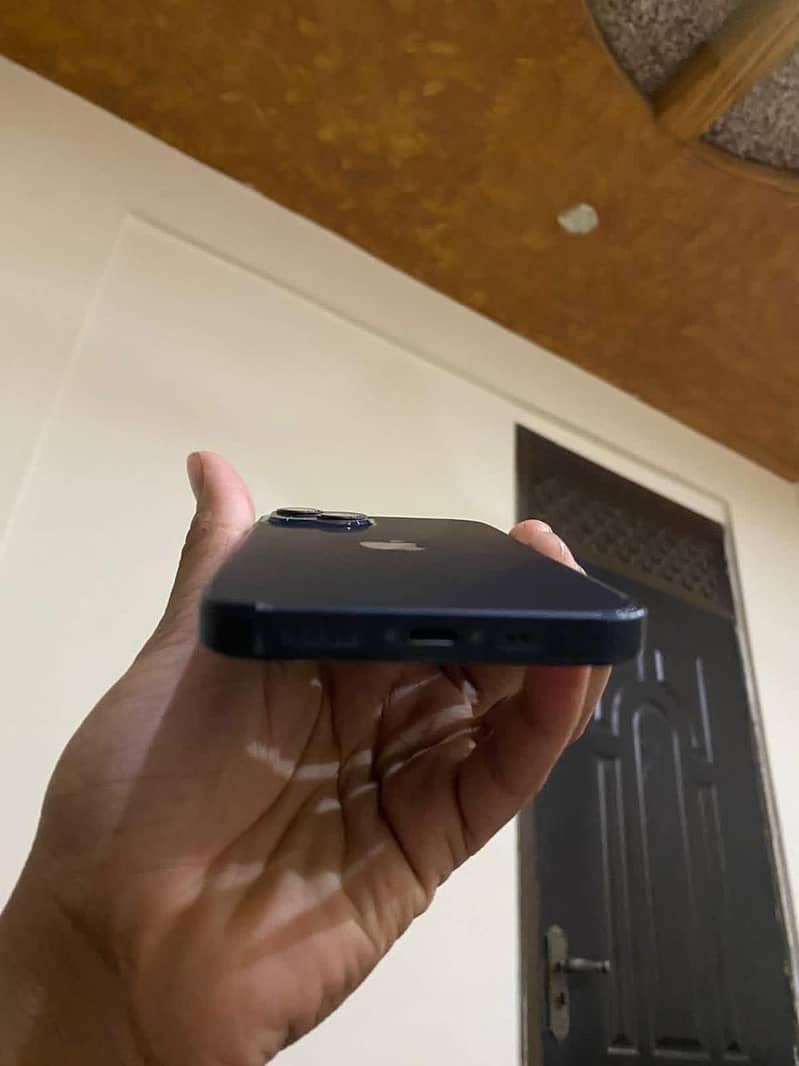 Apple iPhone 13 2